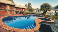Mountain Creek Motel Bar & Restaurant