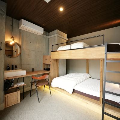 スタンダードルーム　ダブルベッド2台　共用キッチン　禁煙　清掃料金別 ゾンク天神渡辺通 クーポン