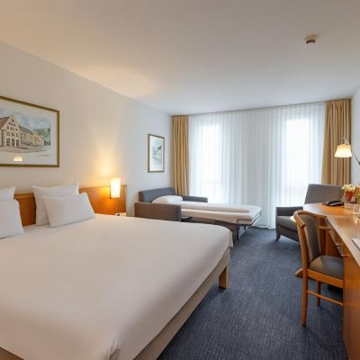 雙人床和一張單人梳化床 諾富特弗賴堡音樂廳酒店優惠