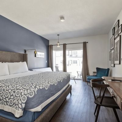Accessible Standard King Room Sideways Inn Promo Code