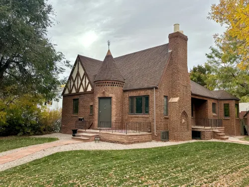 Modern Tree-Street Retreat/Walkable Location