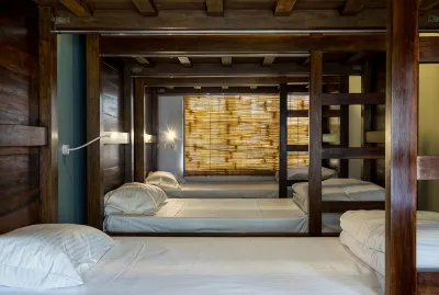 Micasa Hostels Hotel di 