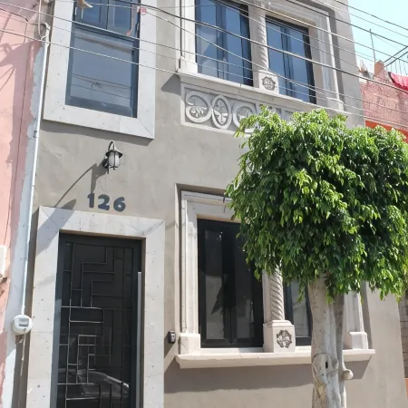 La Casa Mia Leon