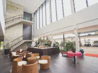 Roxy Sematan Villa & Townhouse Hotéis em Lundu