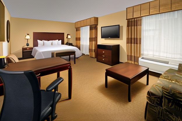 Hampton Inn & Suites San Antonio-Airport - Housity