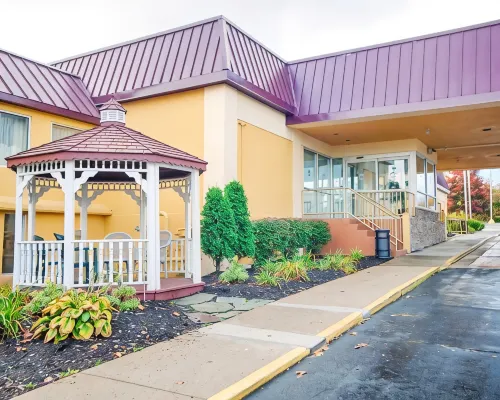 Quality Inn and Suites Fairgrounds - Syracuse Hotels in Geddes