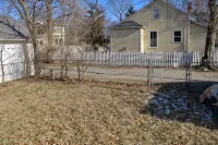 Historic Old West Lawrence - Minutes to beautiful Mass St, KU, Sports Pavillion