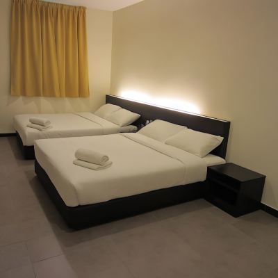 Bilik Keluarga Kupon Merlin Hotel