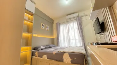 SKY HOUSE BSD Studio room Hotel di 
