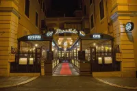 Alessandro Palace & Bar