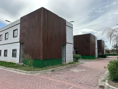 โกลเดน บีช อควา พาร์ค โรงแรมใน