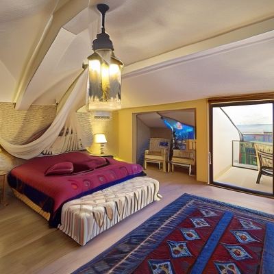 Deluxe Suite with Balcony and Sea View