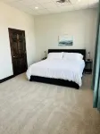Newly Renovated 2-bedroom apartment in charming Dyersville, IA Hotel di 
