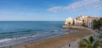 錫切斯海灘旅館