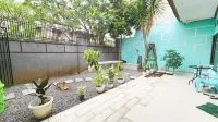 Homey Guesthouse Kertajaya (Syariah)  호텔