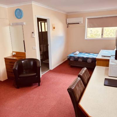 Deluxe Room Blue Whale Motor Inn & Apartments Promo Code