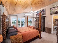 Sleeps 10 - Private house with 110’ of Deep Water Dockage, Pool, Hot Tub & more!