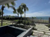 Luxurious Oceanfront Condo with Rooftop Pool on Brighton Beach– Sleeps 4 Hotel di 