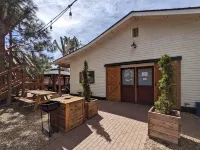 Bunk & Brew Historic Lucas House - Hostel