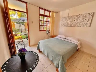 El Huerto Hostel Hotels in 