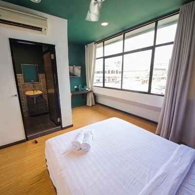 Standard Queen Room Room V @ Jalan Jenang Promo Code
