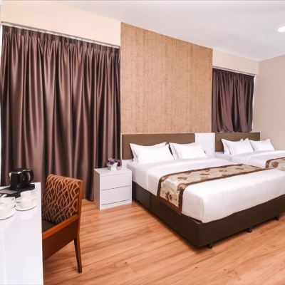 Bilik Keluarga Kupon Hotel Holmes by Holmes Hotel