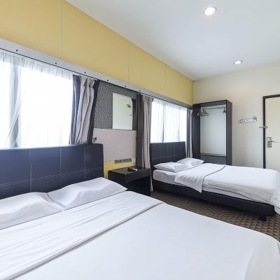 Bilik Berempat Keluarga Kupon Raintree Hotel