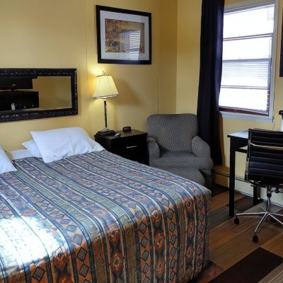 Room With Double Bed-Non-Smoking Colonial Inn Promo Code