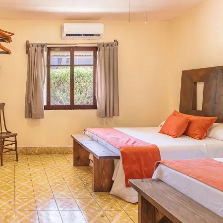Casa Loreta (Sleeps 12, close sea, private pool)