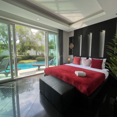 Villa 4 Bedroom Big Private Pool and Garden Village Palm Oasis