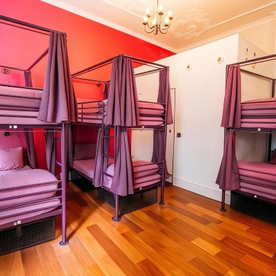 8 Bed Private Room with Shared Bathroom