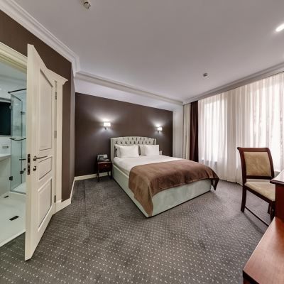 Deluxe Queen Room London Boutique Hotel Promo Code