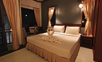 Sea Front Home Hotel - Patong Beach