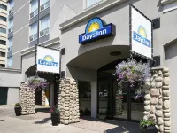 Days Inn by Wyndham Edmonton Downtown Hotel a 