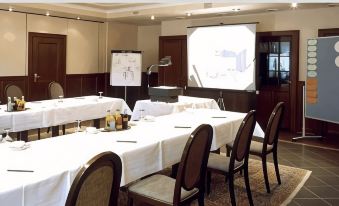Hotel Josten - Housity