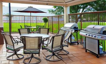 Sonesta Simply Suites Miami Airport Doral