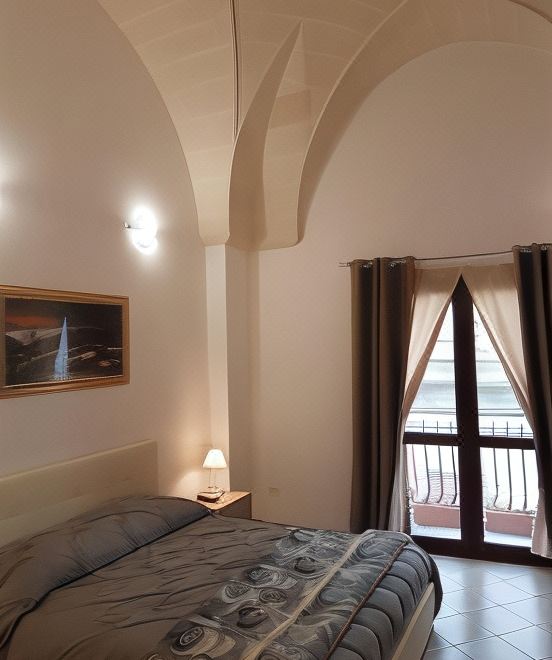 带阳台的小型套房