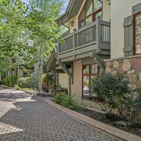 Must See - Million $$$ Townhome - Best Value - Ideal Location Close to Lift
