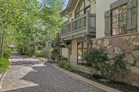 Must See - Million $$$ Townhome - Best Value - Ideal Location Close to Lift