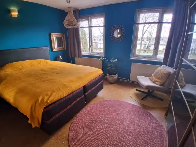 Comfortable home close to train station and Amsterdam Hôtels à : 