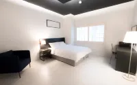 CANVAS HOSTEL BLACK