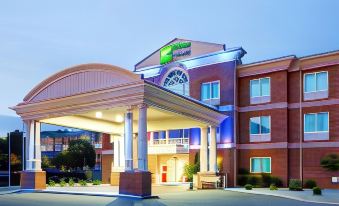 Holiday Inn Express & Suites Cincinnati SE Newport