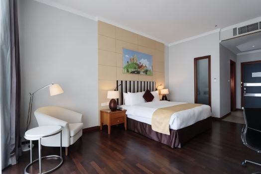 V Plaza Hotel