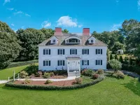 Spacious Waterview Home - Spa, Pool Table & Fireplaces – for Families & Reunion