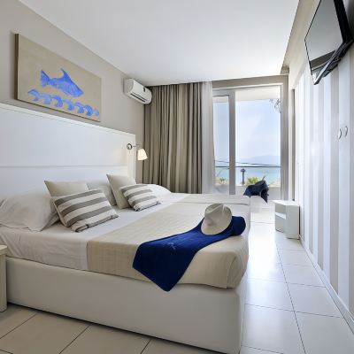 Triple Room with Front Sea View