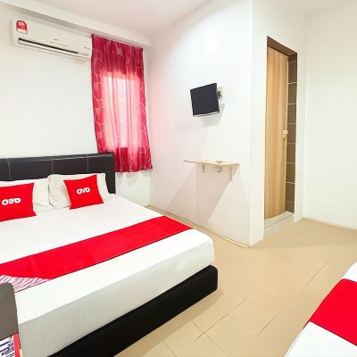 Suite Bertiga Kupon OYO 90324 Muar Station Hotel