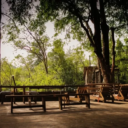 K m 6 River Lodge