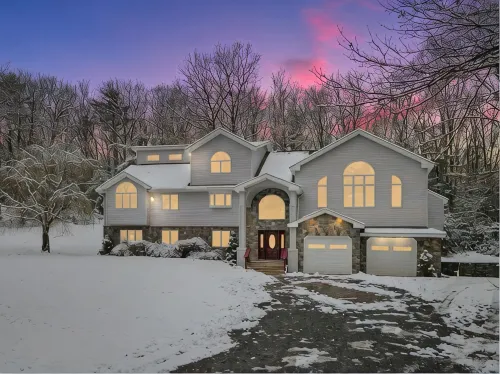 5 BR Luxury Escape with Hot Tub, Home Theater, Arcade, Min from Lake & Slopes