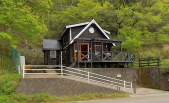 Lakeside Log House in Izu