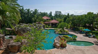 รัวยาลจูลัน เซเรมบัน โรงแรมใน